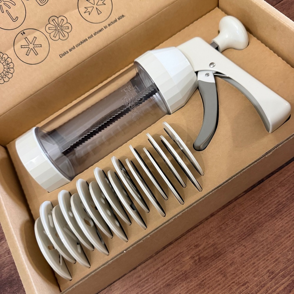 Pampered Chef Cookie Press 1525 with 16 Disks and Recipe Cards White Grey